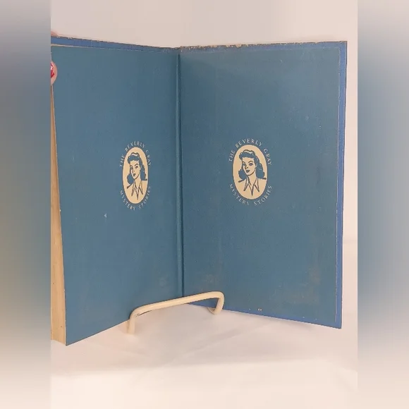 𝑩𝒆𝒗𝒆𝒓𝒍𝒚 𝑮𝒓𝒂𝒚'𝒔 𝑪𝒉𝒂𝒍𝒍𝒆𝒏𝒈𝒆 𝒃𝒚 𝑪𝒍𝒂𝒊𝒓 𝑩𝒍𝒂𝒏𝒌/'𝟰𝟱 - Picture 7 of 15